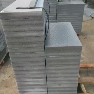 山南 芝麻灰火烧面300*600*50地铺石材