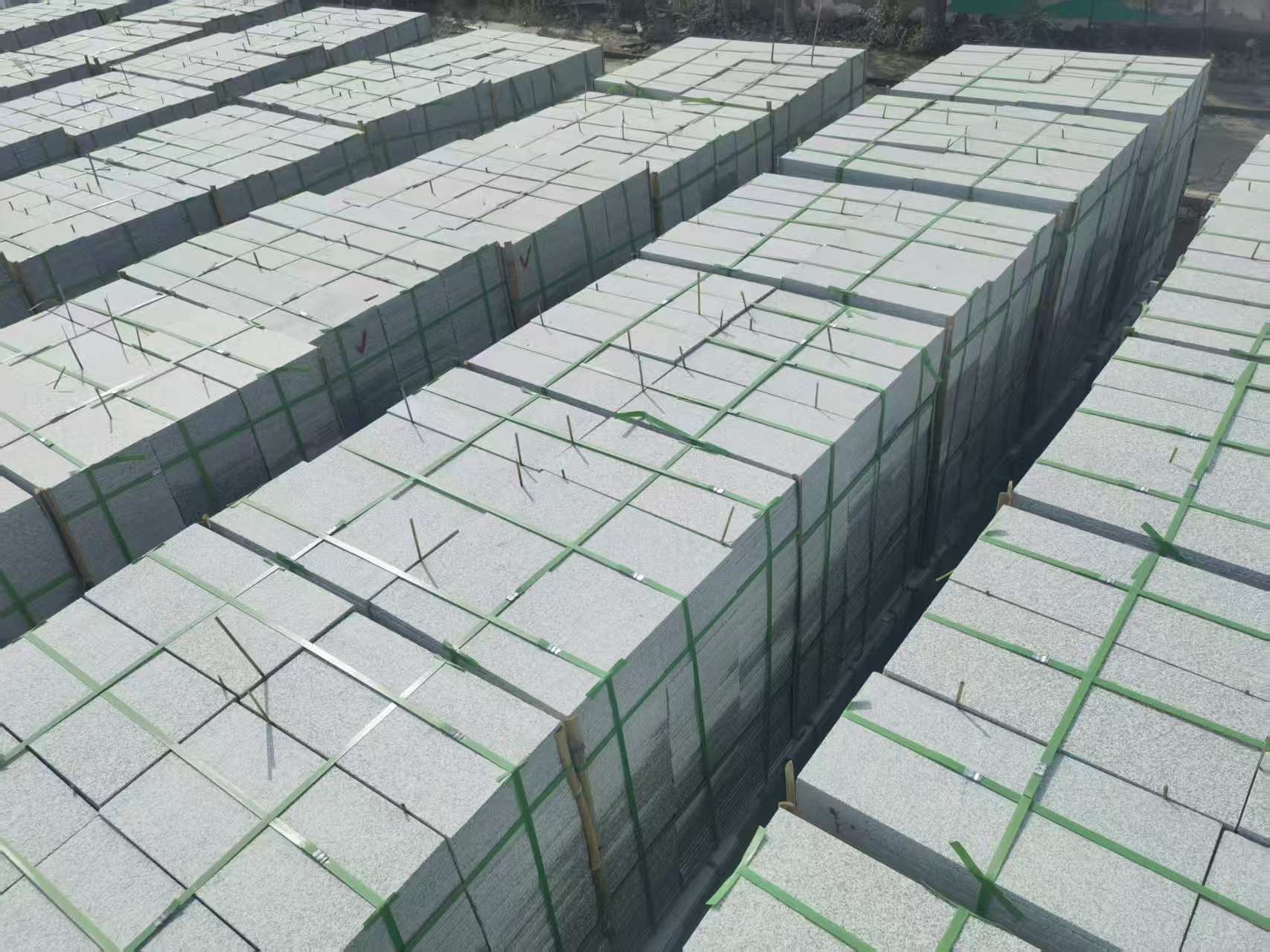 山南 芝麻白1.8公分火烧300*600地铺，清仓大甩卖