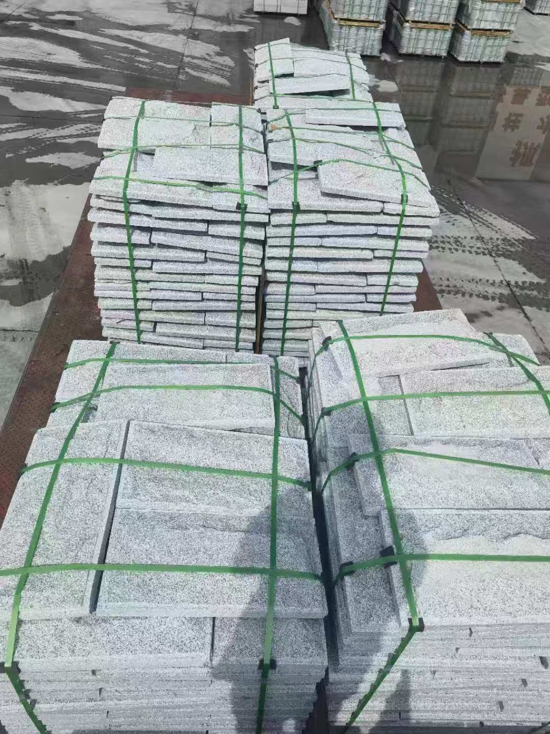 山南 芝麻白蘑菇石装车出货