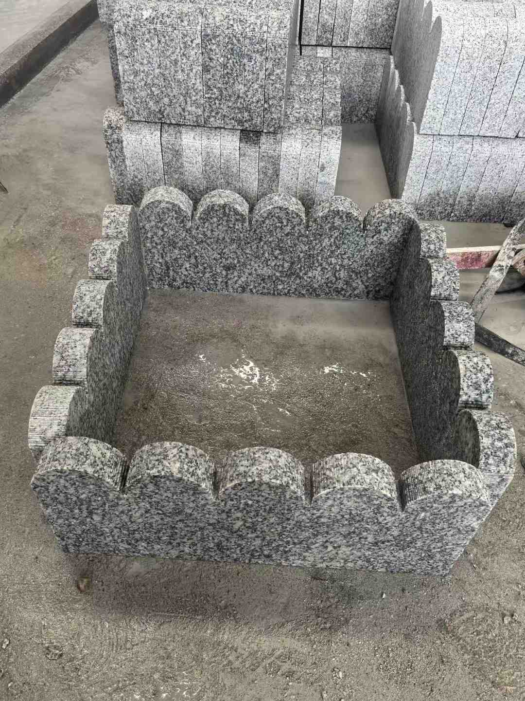 山南 花边石、花坛围栏石、花池界石、菜园栅栏石、镶边石、波浪状界石介绍