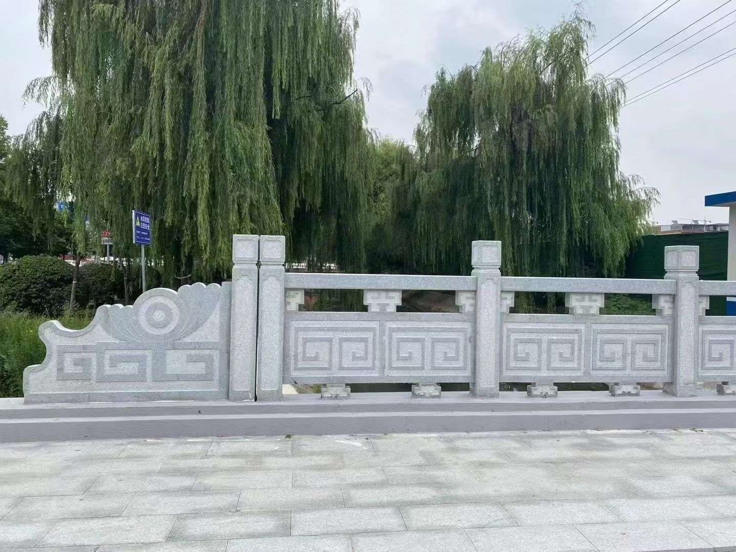 山南 芝麻灰桥栏杆、河道栏杆安装效果