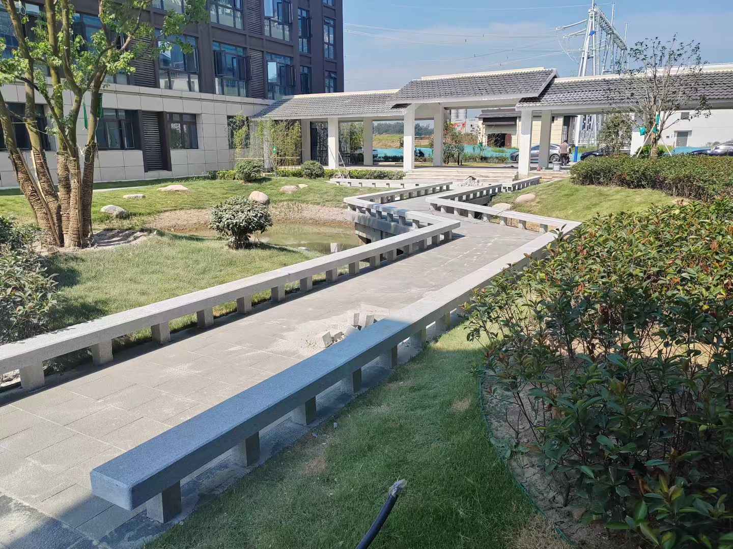 山南 芝麻灰小区坐凳&栏杆安装效果