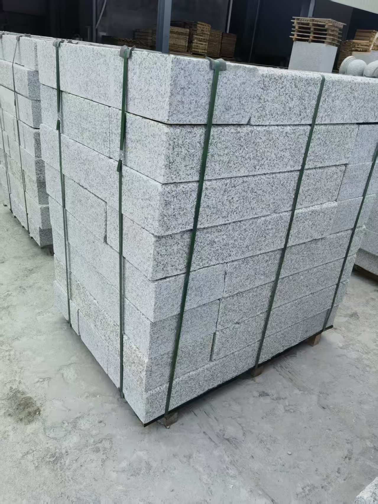 山南 芙蓉白火烧两面路沿石